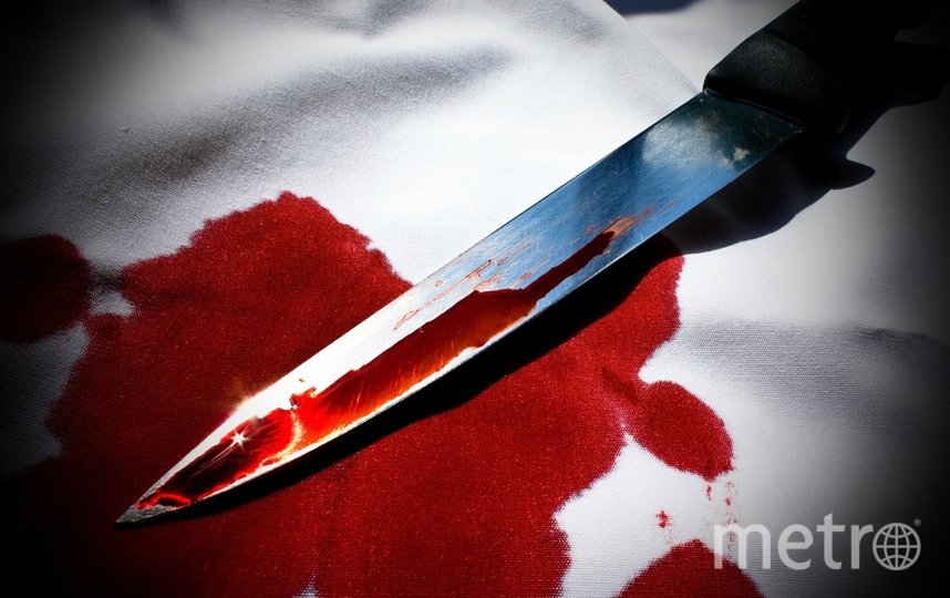 Житель Петербурга изрезал охранника ножом из-за 27 тысяч рублей