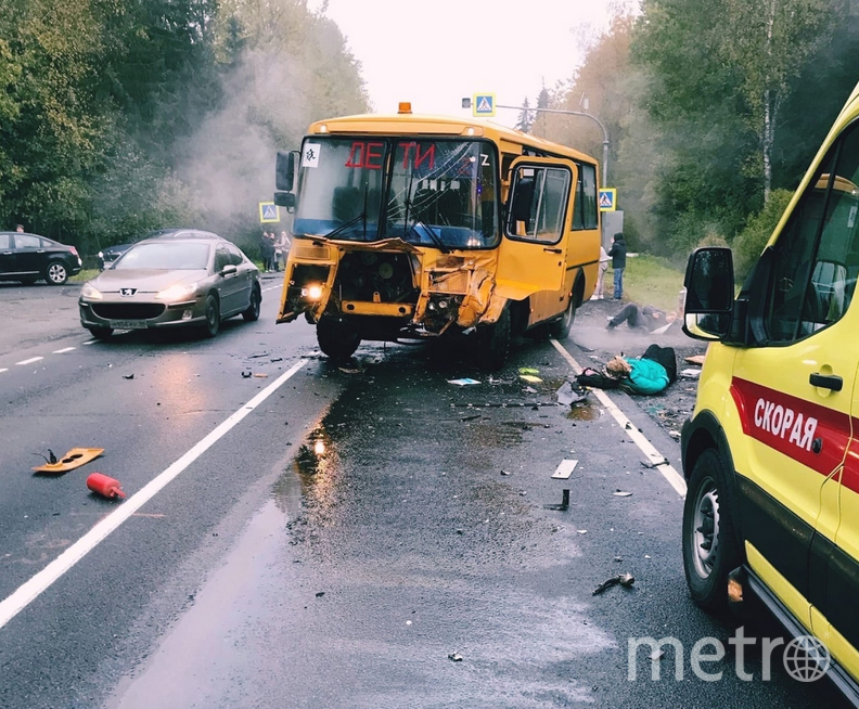 Четверо детей пострадали в результате ДТП со школьным автобусом в Ленинградской области