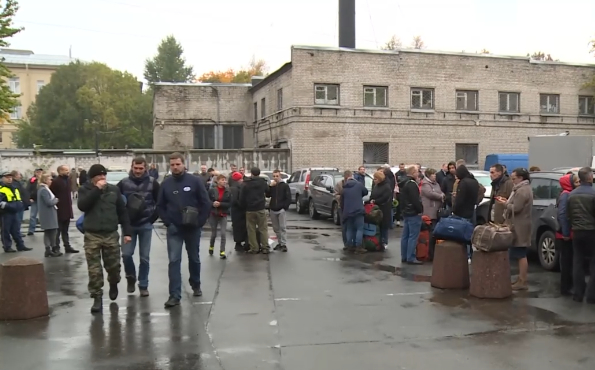 Мобилизованных Выборгского района отправят на службу. Фото Скриншот видео телеканала "Санкт-Петербург".