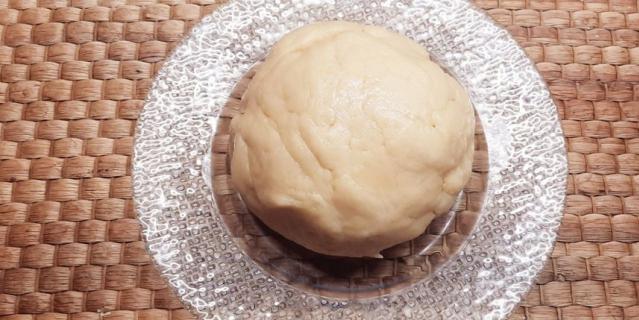 Лоранский пирог очень популярен из-за простоты приготовления теста.