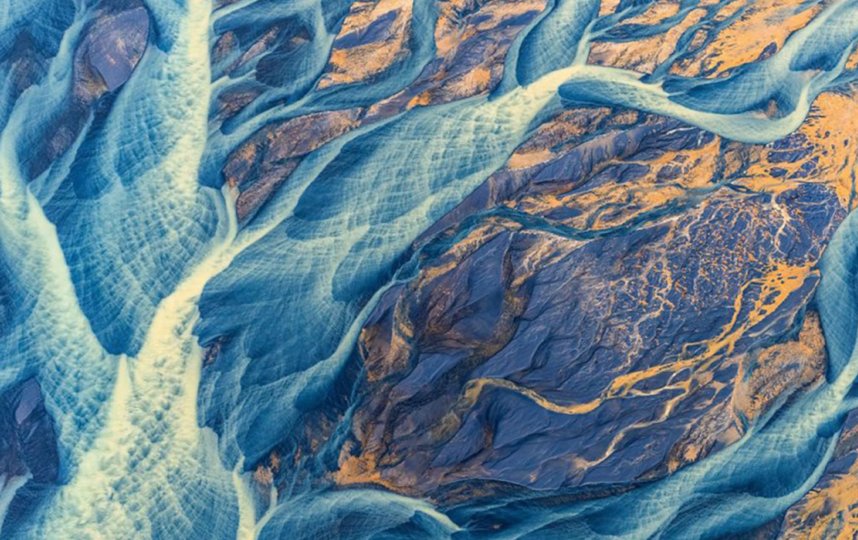 Победитель в номинации "Вода". Тьоурсау – крупнейшая река Исландии. Она берёт начало в леднике и образует невероятные узоры. Фото The Nature Conservancy Photo Contest