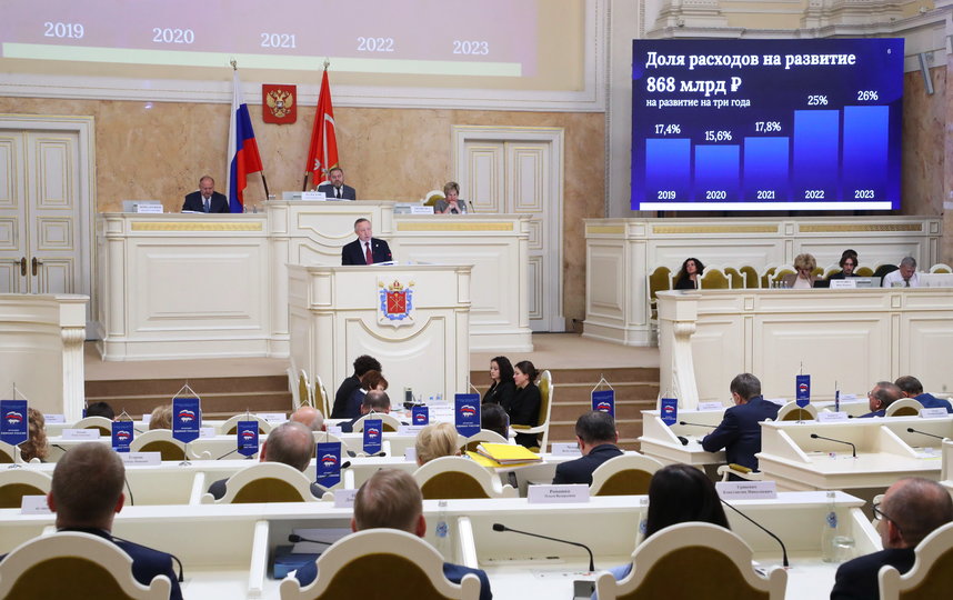 Власти Петербурга удержат доходы на уровне 1 трлн рублей в 2023 году. Фото gov.spb.ru