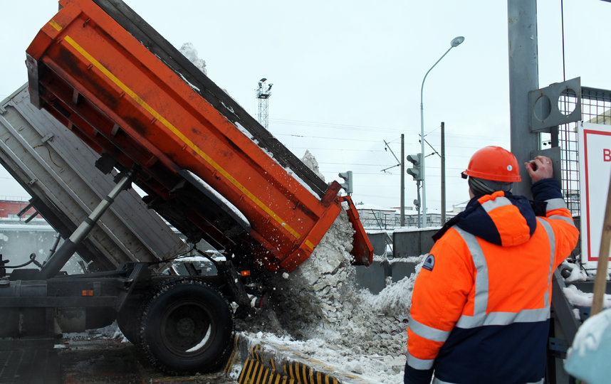 В бюджет Петербурга включили поэтапный переход на новую систему уборки снега. Фото gov.spb.ru