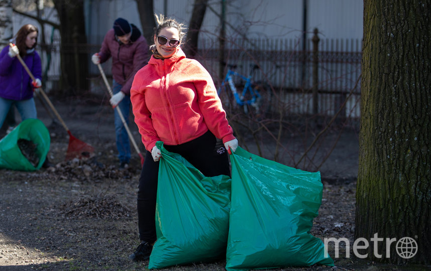 На севере Петербурга "Добрый субботник" обещает горожанам уборки под музыку и гонки за мусором. Фото Игорь Акимов, "Metro"