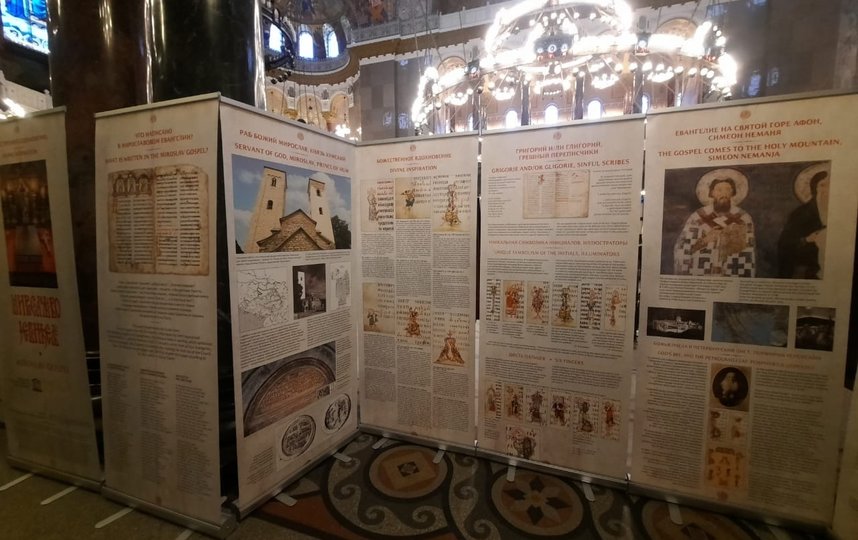 В Морском Никольском Соборе Кронштадта открывается уникальная выставка "В начале было Слово". Фото https://vk.com/wall-167631142_3753