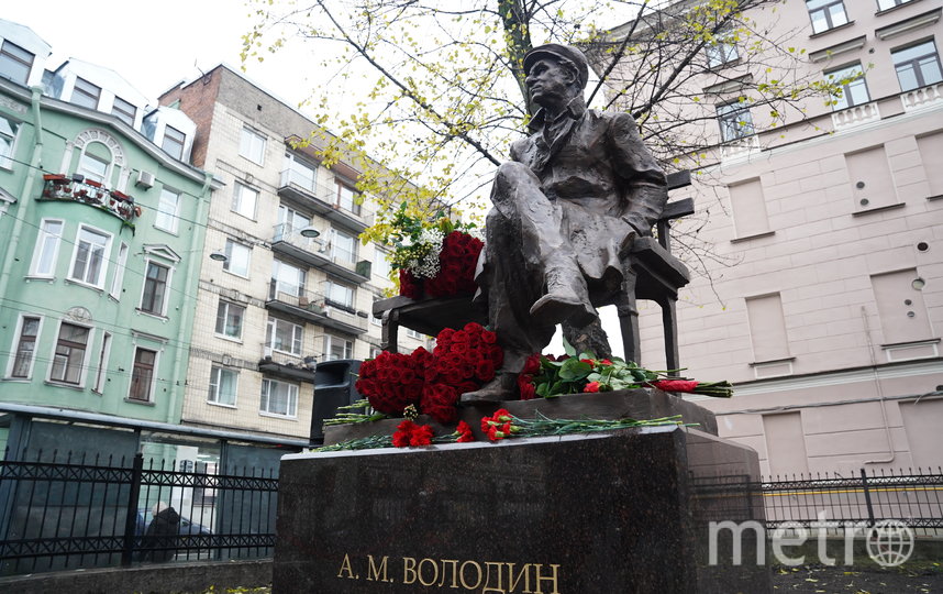 В Петербурге открыли памятник драматургу Александру Володину