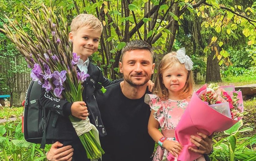 Сергей Лазарев с сыном Никитой и дочерью Анной. Фото Соцсети.