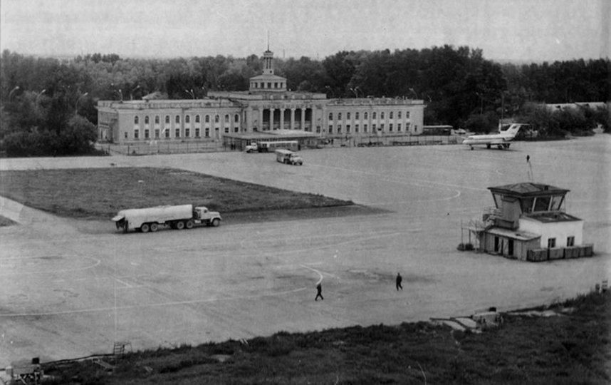 Лётное поле аэропорта Северный, откуда взлетел Серков, прежде чем протаранить жилой дом. 1976 год. Фото предоставлено Музеем "Заельцовка" – отделом МАУК "Музей Новосибирска".