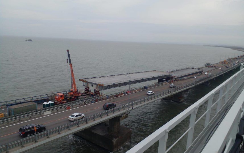По восстановленному участку Крымского моста запустили автомобильное движение. Фото tmn.rosavtodor.gov.ru/