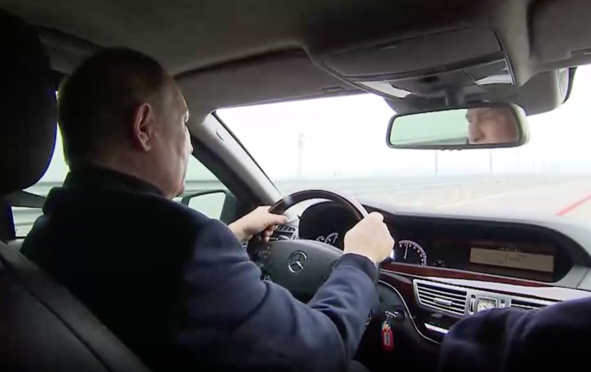 Путин посетил Крымский мост и проехал по нему на автомобиле. Фото kremlin.ru