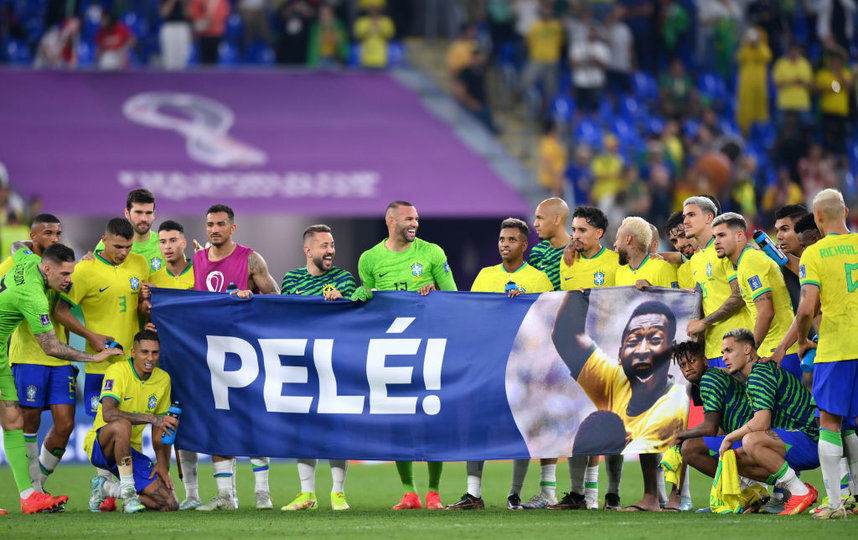 После матча с корейцами сборная Бразилии поддержала Пеле, которому, по данным СМИ, начали оказывать только паллиативную помощь. Фото Getty