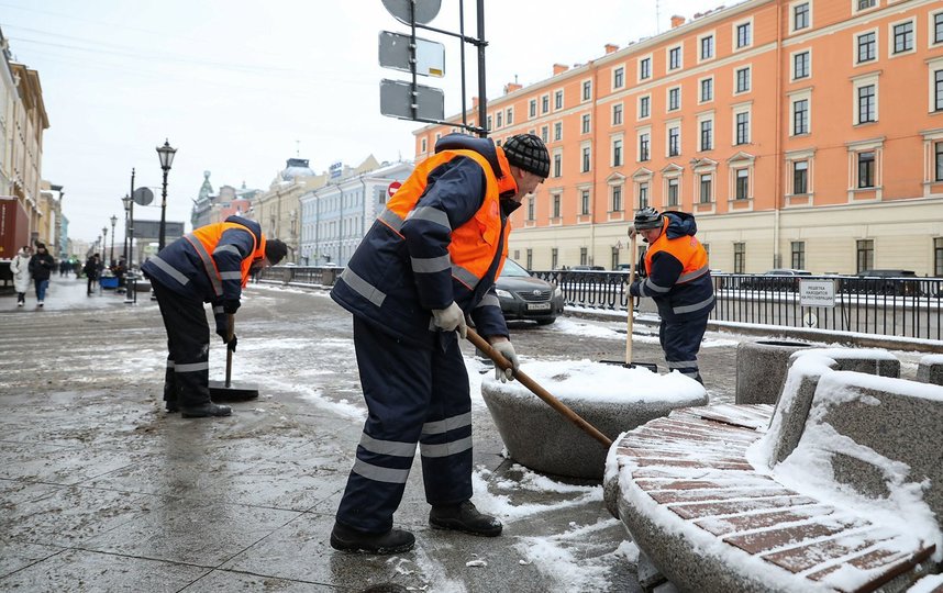 В Петербурге 863 единицы дорожной техники вышли на уборку снега. Фото gov.spb.ru