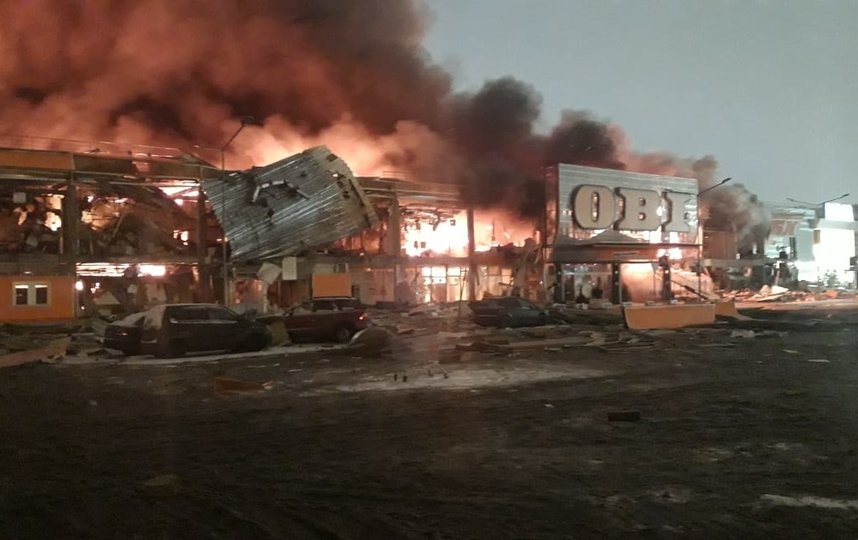 При пожаре в гипермаркете OBI в Подмосковье погиб один человек. Фото ГУ МЧС РФ по Московской области