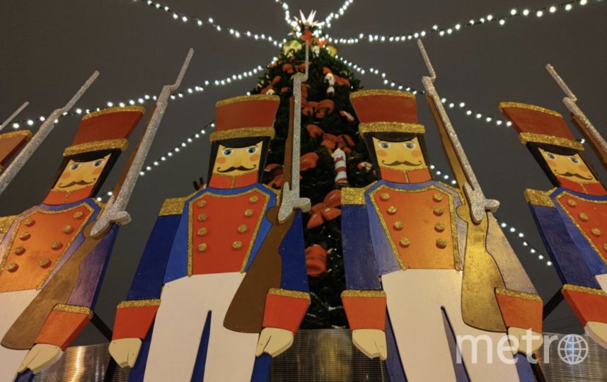 На Конюшенной площади открылась Рождественская ярмарка. Фото Игорь Акимов., "Metro"