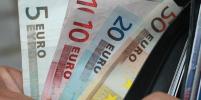 Курс евро на Мосбирже поднялся выше 70 рублей впервые с 27 мая