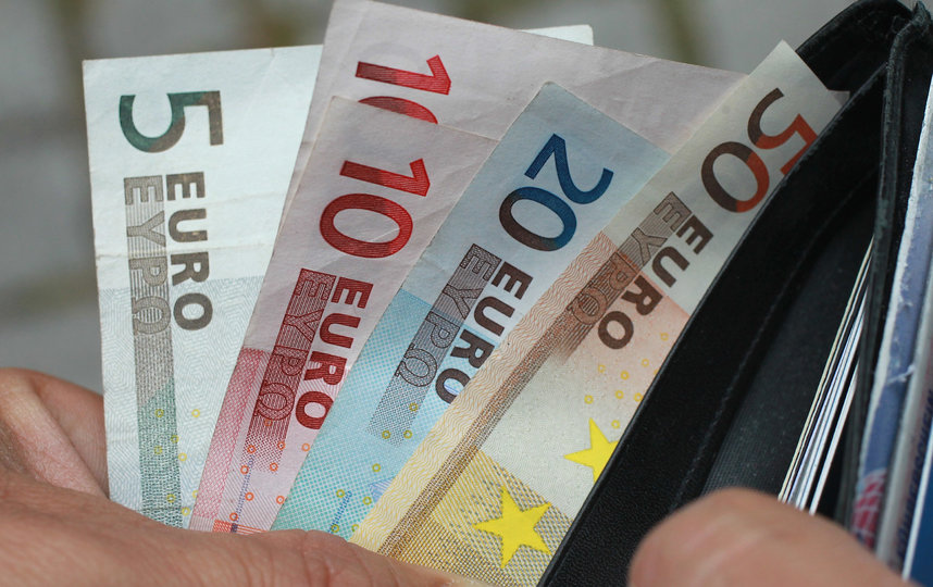 Курс евро на Мосбирже поднялся выше 70 рублей впервые с 27 мая. Фото Getty