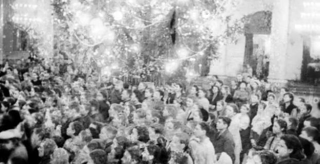 Новогодняя ёлка в Доме Союзов (1943).