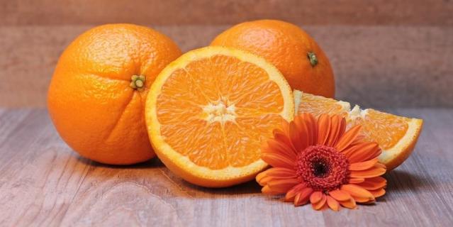 Апельсины – обязательный ингредиент напитка.