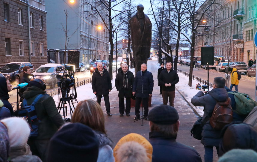 В Петербурге открыли памятник Александру Блоку. Фото gov.spb.ru