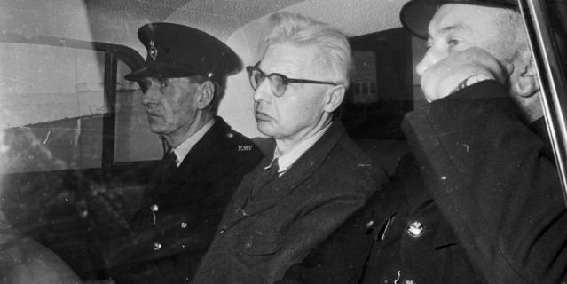 В Wakefield сидело много знаменитых людей - например, Моррис Коэн, также известный под псевдонимом Питер Крогер - американец, осуждённый за шпионаж в пользу Советского Союза. На фото его перевозят в другую тюрьму.