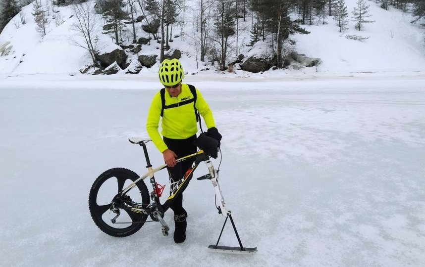Игорь Баронас тренируется на льду Финского залива  | фото предоставлено героем публикации. 