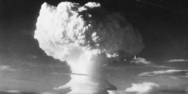 6 ноября 1952 года.Так выглядит взрыв водородной бомбы.