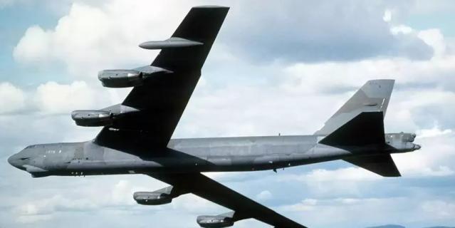 Бомбардировщик B-52G Stratofortress, версия 1998 года.