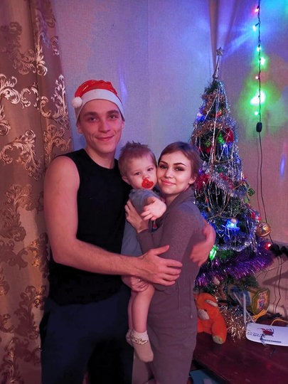 Роман, Вероника и маленький Дима празднуют Новый год. все фото предоставлены Романом Никоноровым. 
