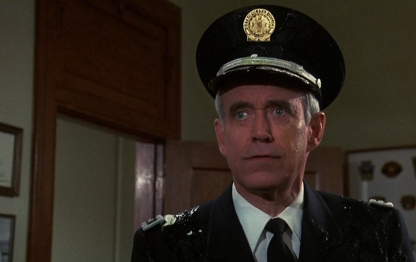 Умер актер из фильма "Полицейская академия" Джордж Робертсон. Фото кадр из фильма