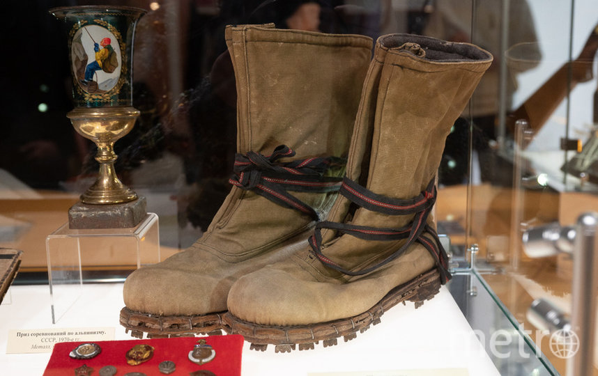 В петербургском музее впервые показали обувь легендарного альпиниста Виталия Абалакова - шекельтоны. Фото Игорь Акимов, "Metro"