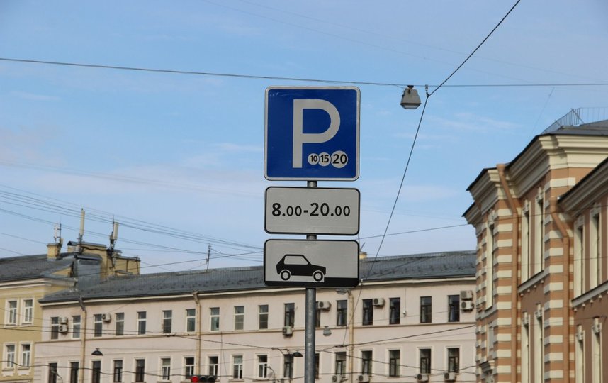 Новую зону платной парковки начали обустраивать в Петроградском районе Петербурга. Фото gov.spb.ru