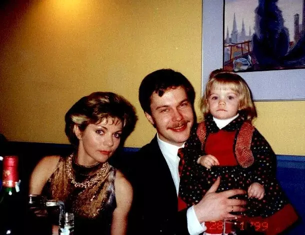 Наталья Мурашкевич с мужем Денисом и дочерью Алесей. Фото kinopoisk.ru