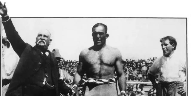 Джеймс Джеффрис перед боем с Джонсоном, 1910 год.
