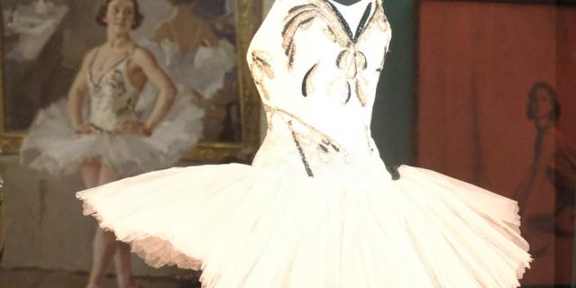 Костюм легенды советского балета Ольги Лепешинский и портрет примы находятся в разных музеях. В Петербурге они встретились в одном проекте.