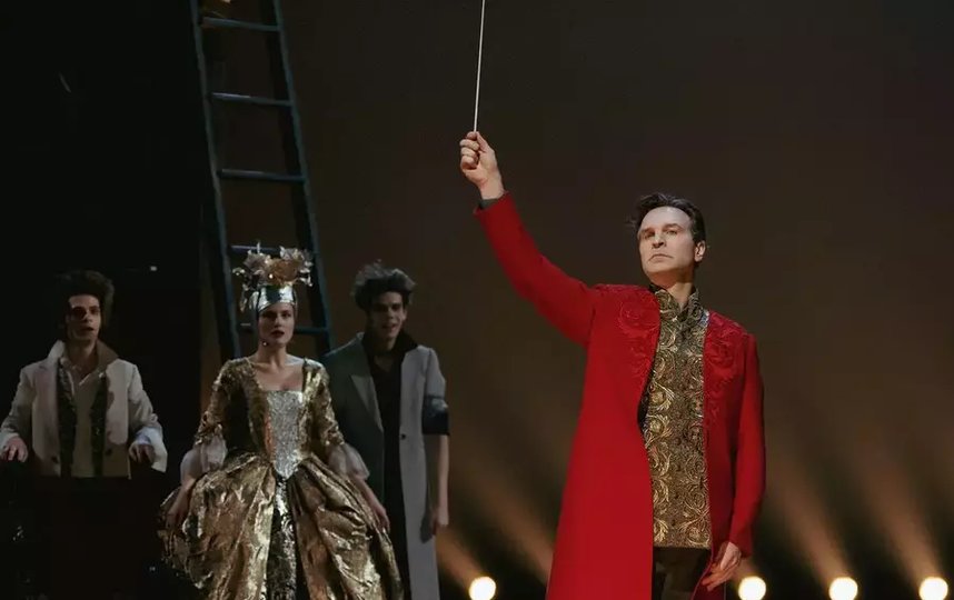 Виктор Добронравов в роли Моцарта. Фото пресс-служба Театра им. Вахтангова