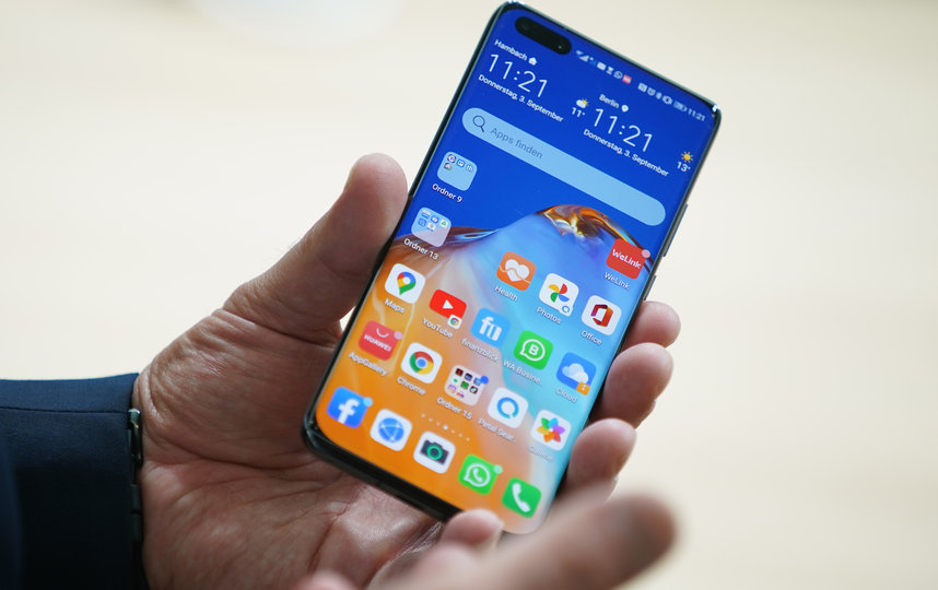 Продажи смартфонов в этом году могут несущественно вырасти за счет отказа россиян от Samsung и "яблочной" продукции и выбора в пользу "китайцев". Фото Getty