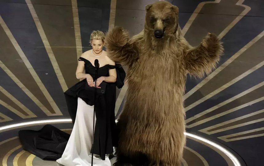 Шутки Элизабет Бэнкс про её медведя стали одними из самых острых на церемонии "Оскара". Фото Getty