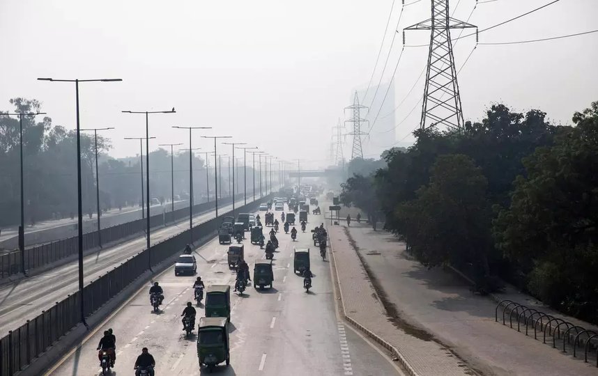 Лахор буквально душит местных жителей грязным воздухом. Фото Getty