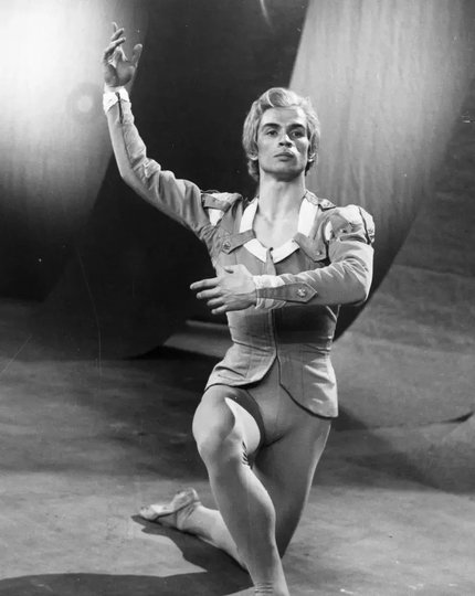 В грации, гибкости и изяществе жестов Нуреев превосходил коллег-балерин (Лондон, 1962 год). Фото Getty