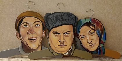 Жительница Севастополя создает необычные вешалки с портретами известных людей и персонажей