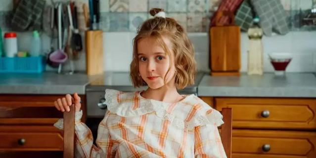 В роли папиной дочки Лизы – юная кинозвезда Виталия Корниенко.