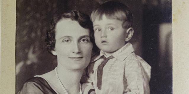 Маргарита Шведерская с сыном Толей. 1920-е годы.
