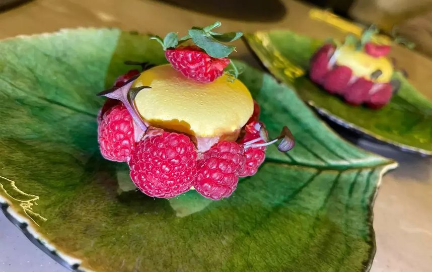 Макарони с паштетом, вишневым вареньем и свежей малиной. Фото предоставлено пресс-службой