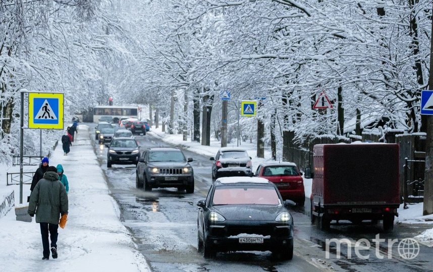 Высота снежного покрова в Петеребурге в начале апреля достигла 20 сантиметров. Фото Алена Бобрович, "Metro"