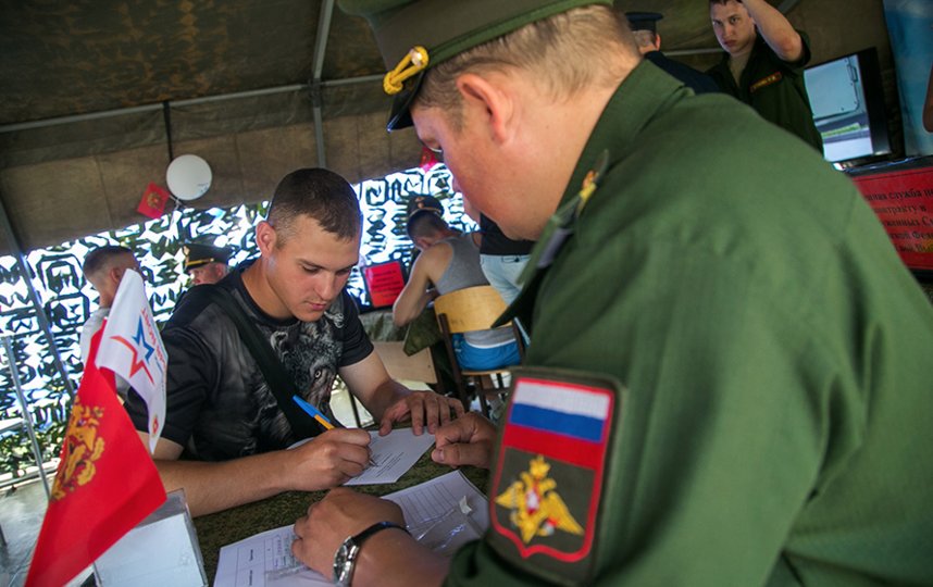 В Петербурге появились информационные пункты для желающих служить по контракту. Фото mil.ru