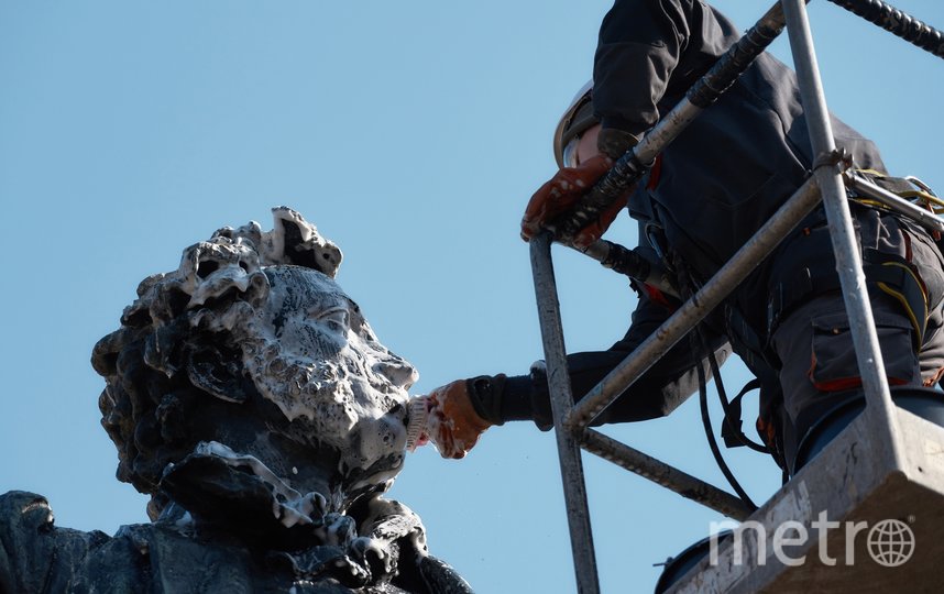 Памятник Александру Сергеевичу моют несколько раз в год. Фото Алена Бобрович, "Metro"