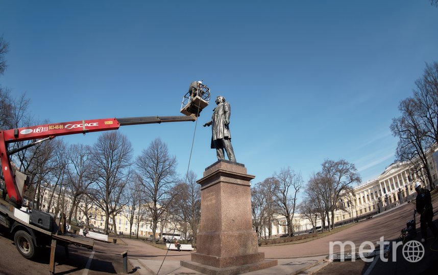 Памятник Александру Сергеевичу моют несколько раз в год. Фото Алена Бобрович, "Metro"
