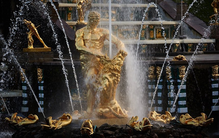 В Петергофе стартовал сезон фонтанов. Фото vk.com/peterhof_museum