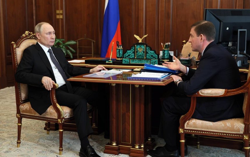 Владимир Путин и Андрей Турчак. Фото Пресс-служба "Единой России".