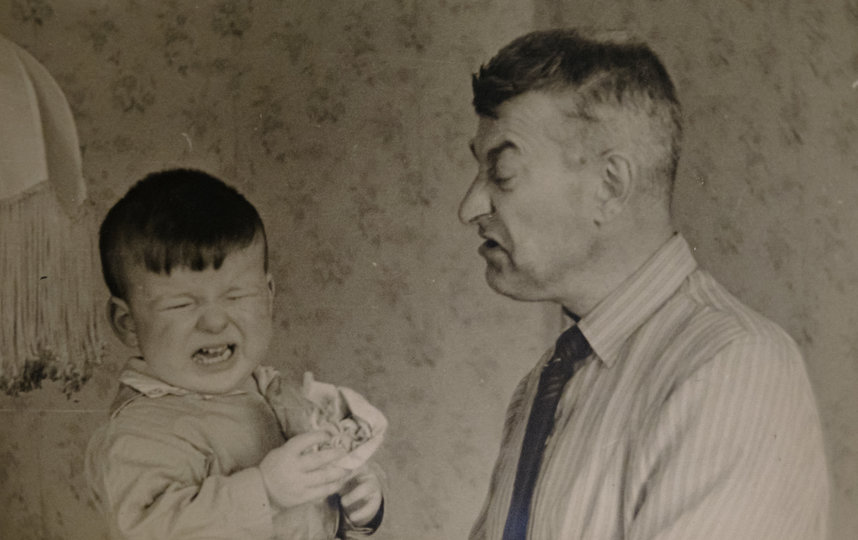 Никита Сергеевич Чистович с младшим сыном Никитой. Мальчику было пять лет, когда не стало его отца. Фото из семейного архива Чистовичей